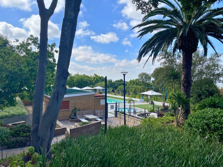 To Let 1 Bedroom Property for Rent in Loevenstein Western Cape